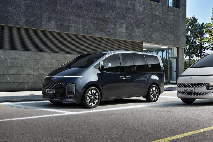 Hyundai Staria 2022 / AC and Automactic doors 